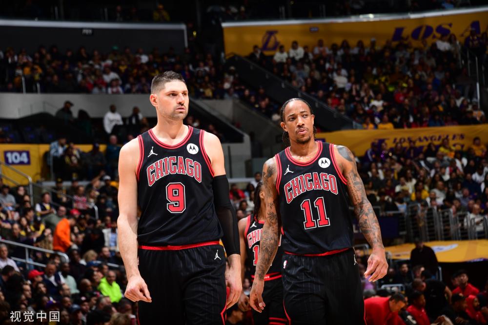 还通过诙谐 还通过诙谐